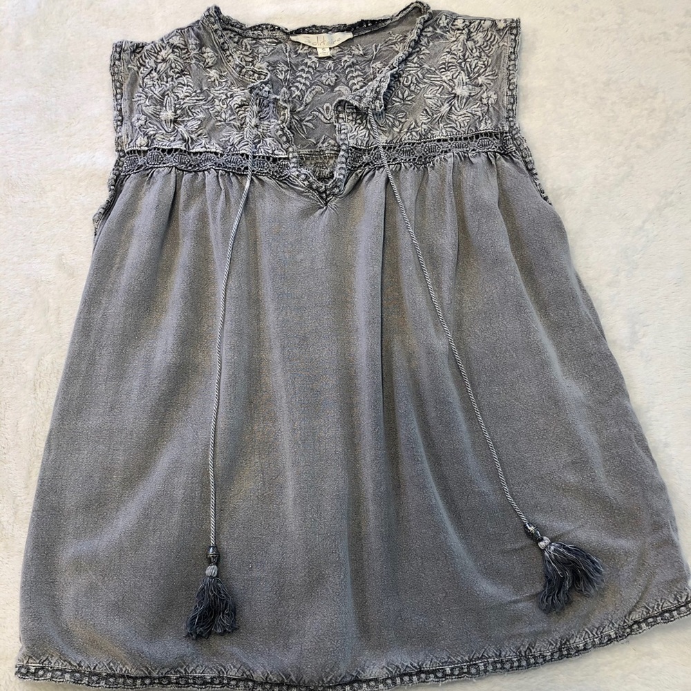 Solitaire Women’s Shirt Size: Small (S) Color: Gray
